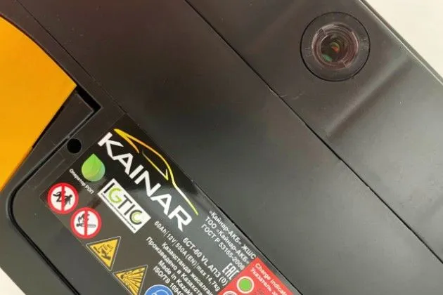 Зачем нужен индикатор-глазок в аккумуляторе?