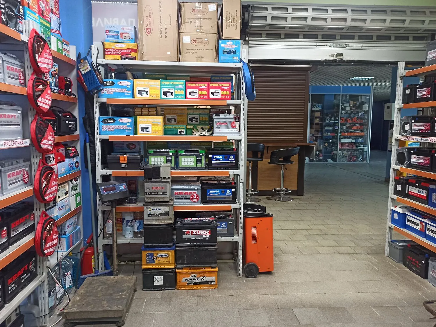 Магазин аккумуляторов РИМБАТ маркет в Минске на авторынке Малиновка в ТЦ «Автомолл»